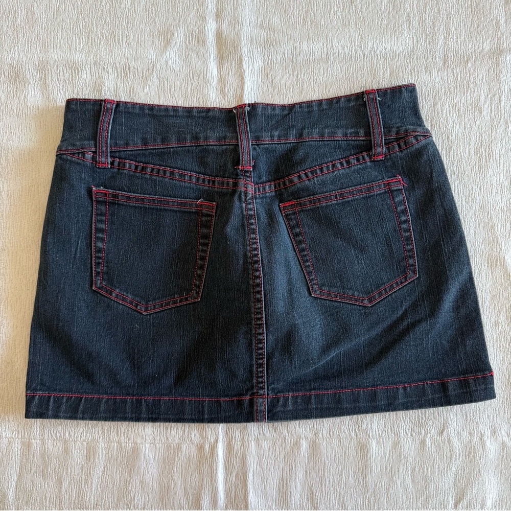 Womens Size 7/8 Dark Wash Denim Mini Skirt Red Stitch Low Rise - Picture 2 of 13